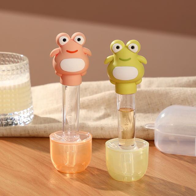 مغذي طب الأطفال على شكل ضفدع كاريكاتوري